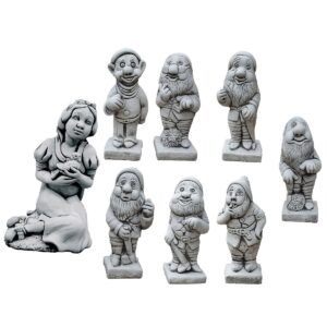 Blancanieves de hormigón piedra y los siete enanitos.